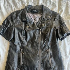 Women's Black Short-Sleeve Leather Jacket